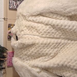 REAL WHITE MINK COAT SIZE MEDS VERSAILLES BY HILLMOOR FUR COAT